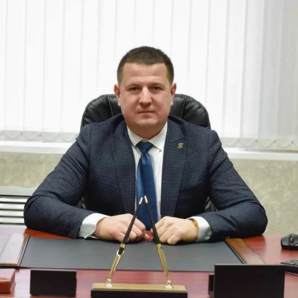 Депутаты Краснояружского округа приняли отставку главы округа; причина — переход на новое место работы.