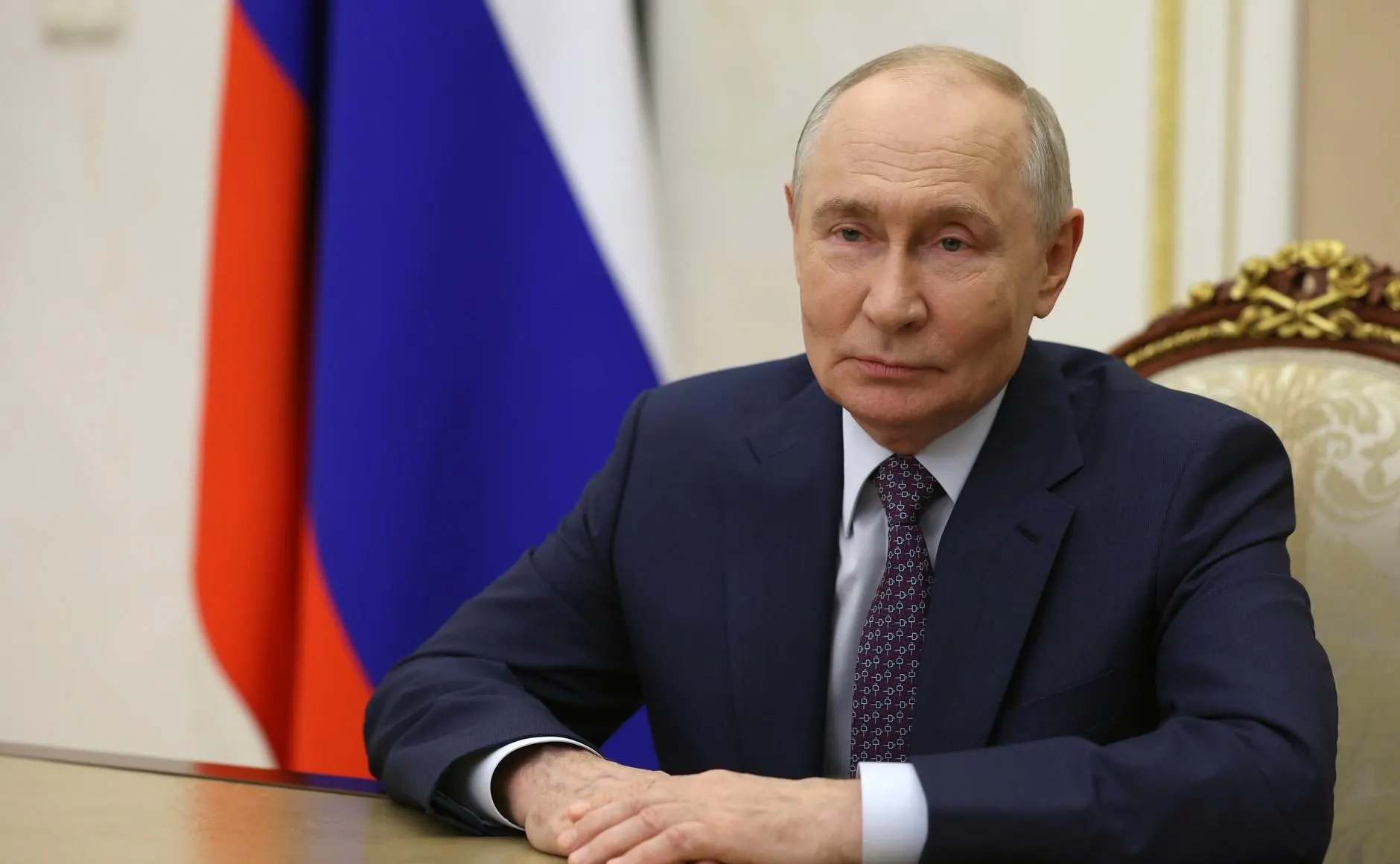 Президент поздравил всех педагогов страны с профессиональным праздником и подчеркнул важность их труда.