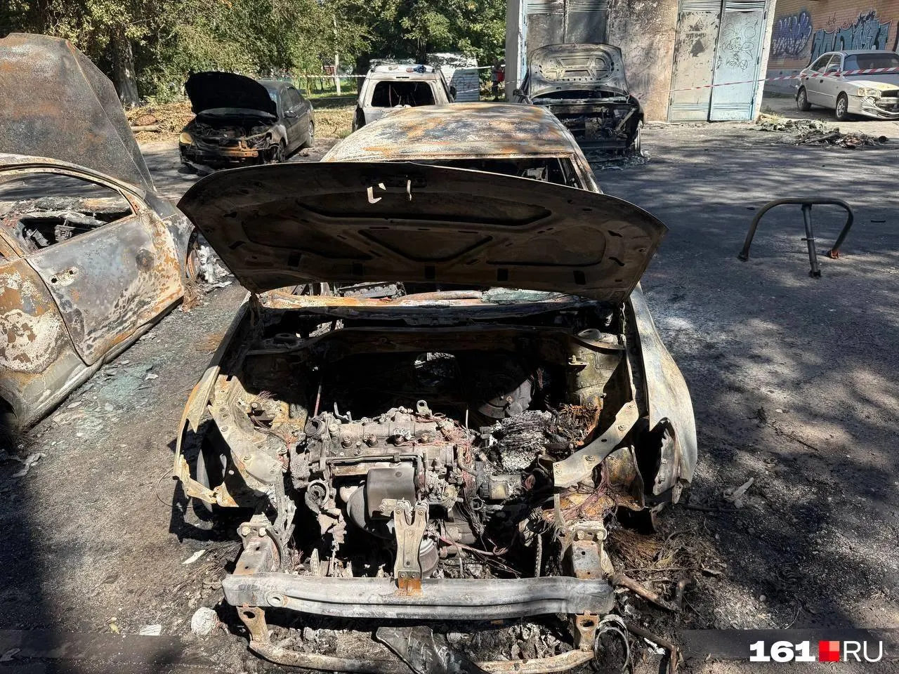 Пострадавшие оценивают ущерб по рыночной стоимости автомобилей; одна из машин — Volkswagen Teramont — оценена в 3,14 млн рублей.