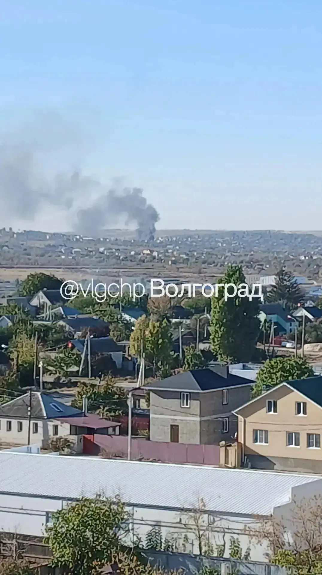 В Разгуляевке Городищенского района загорелась мусорная свалка. Площадь возгорания около 200 кв.м, пожарные работают на месте.