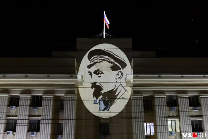 Профиль основателя ЧК-ОГПУ разместили над входом в здание регионального управления, что вызвало обсуждение в городе.