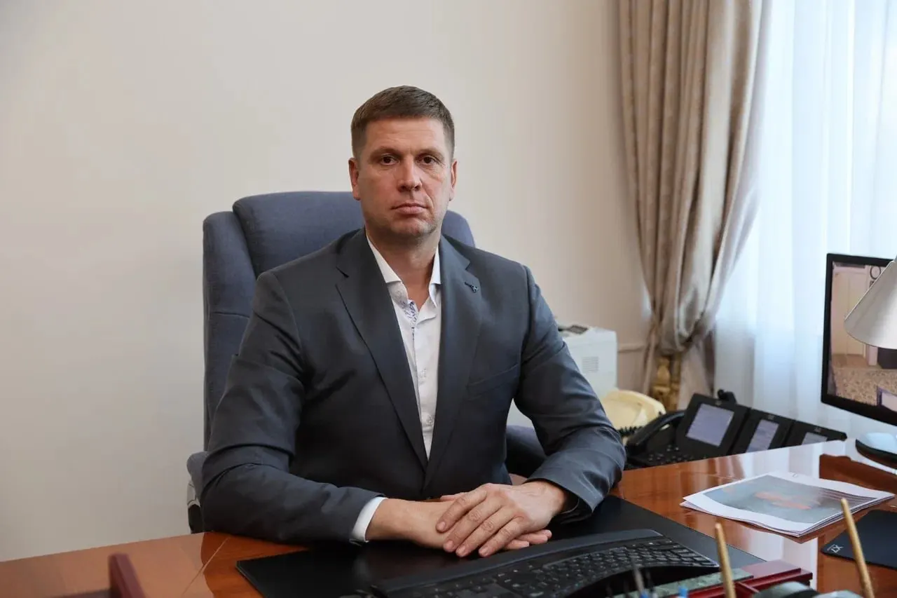 В администрации Краснодарского края прошли обыски у близкого к губернатору лица; официальных комментариев пока нет.